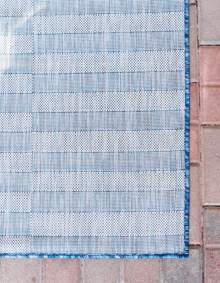 Detail image of 9' x 12' Easy-Clean Striped Indoor / Outdoor Rug