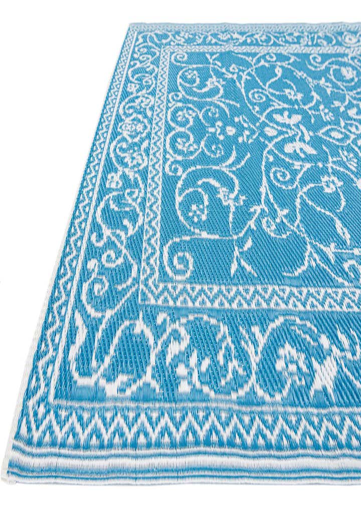4' x 6' Easy-Clean Traditional Indoor / Outdoor Rug