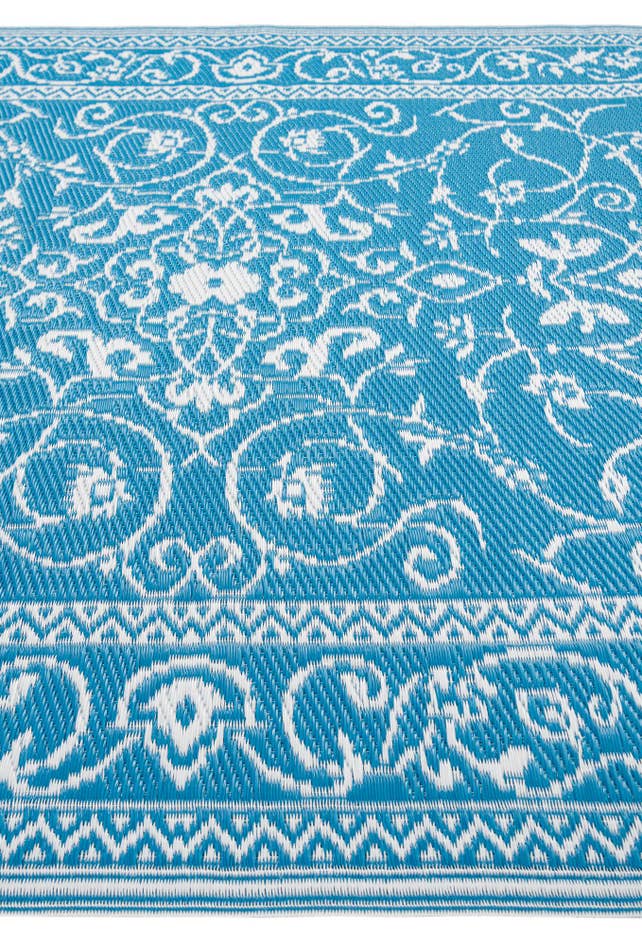 Detail image of 4' x 6' Easy-Clean Traditional Indoor / Outdoor Rug
