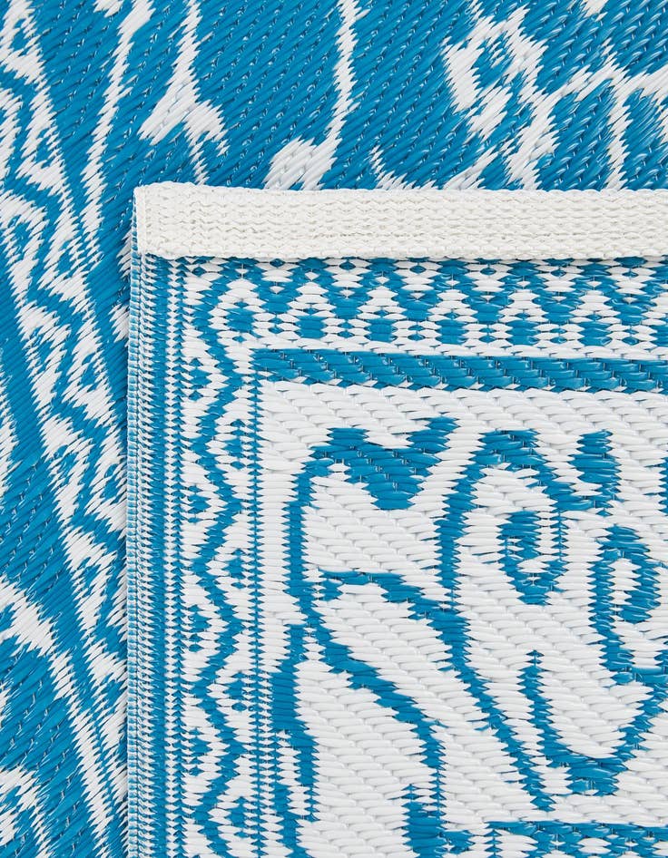 Detail image of 4' x 6' Easy-Clean Traditional Indoor / Outdoor Rug