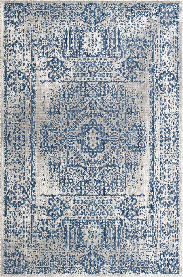Detail image of 6' x 9' Easy-Clean Traditional Indoor / Outdoor Rug