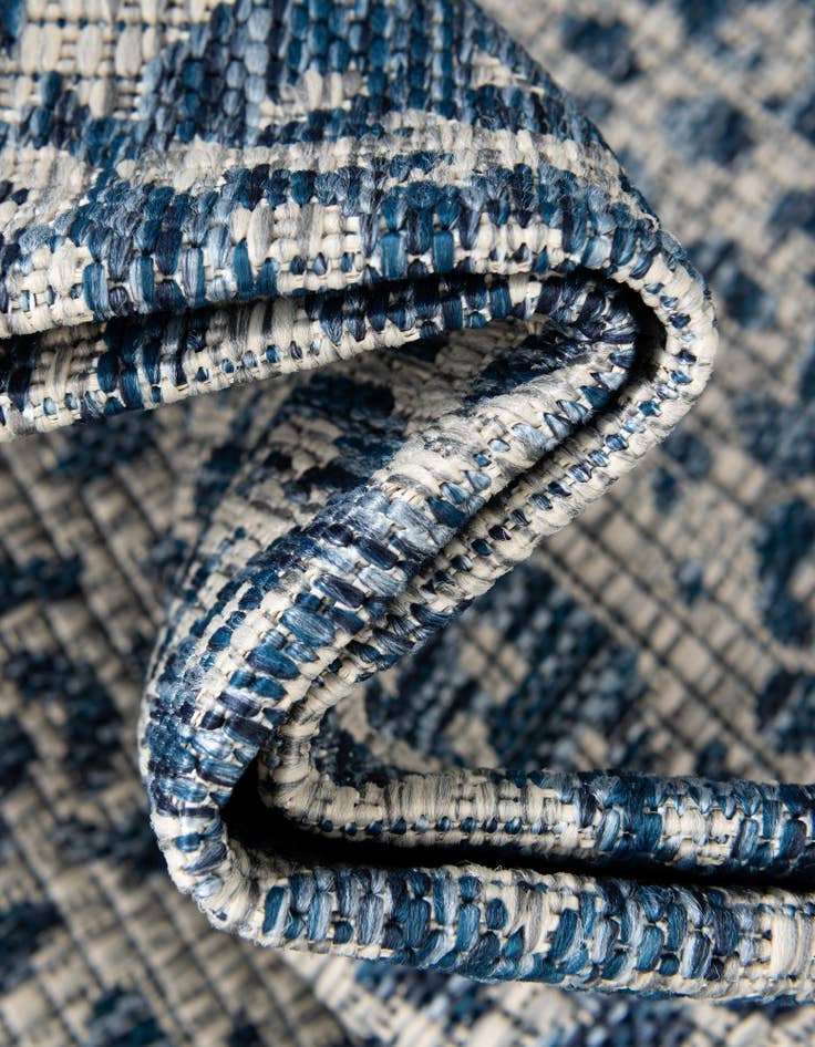 Detail image of 5' 3 x 8'  Washable Traditional Indoor / Outdoor Rug