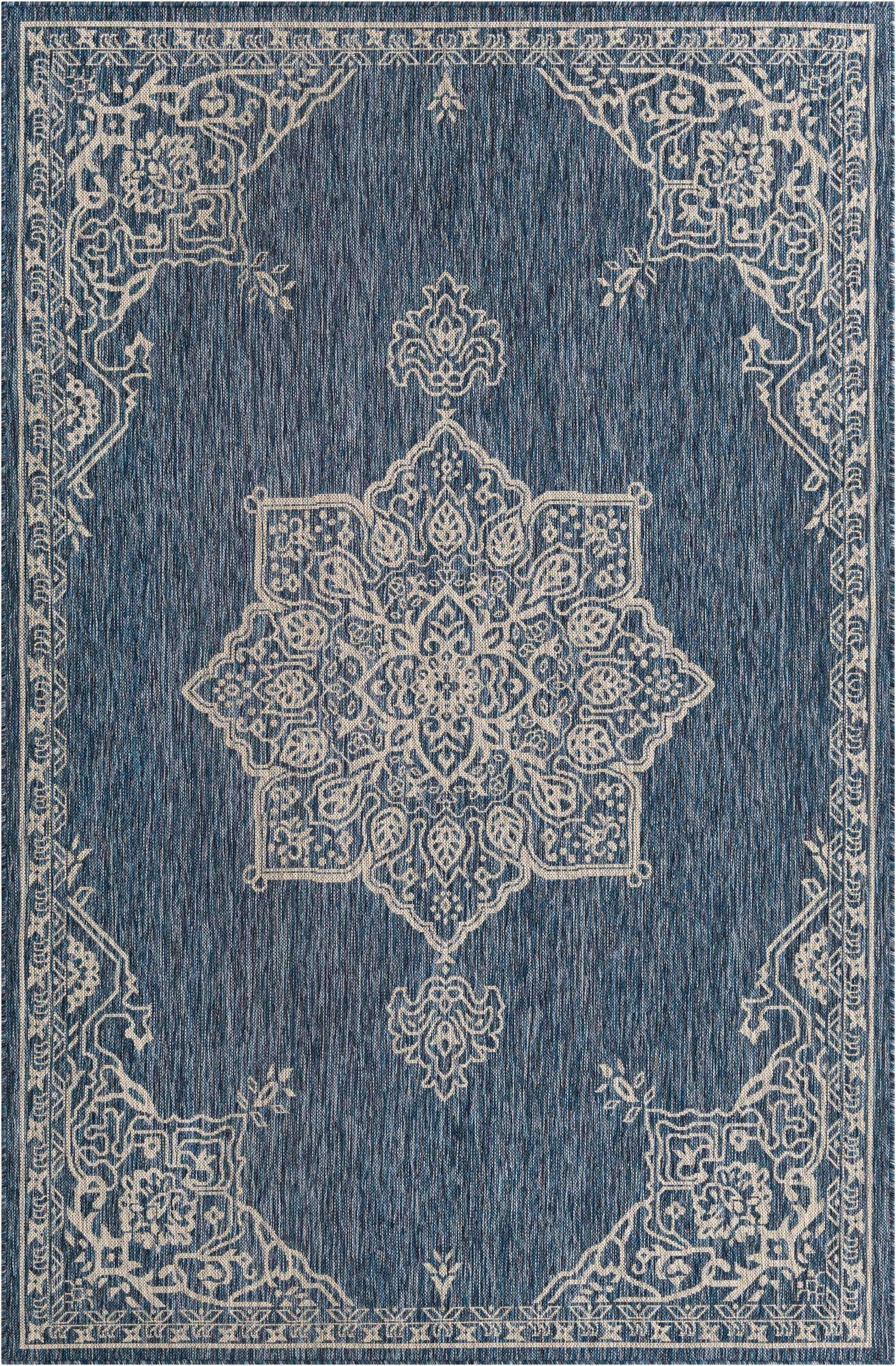6' x 9' Easy-Clean Traditional Indoor / Outdoor Rug