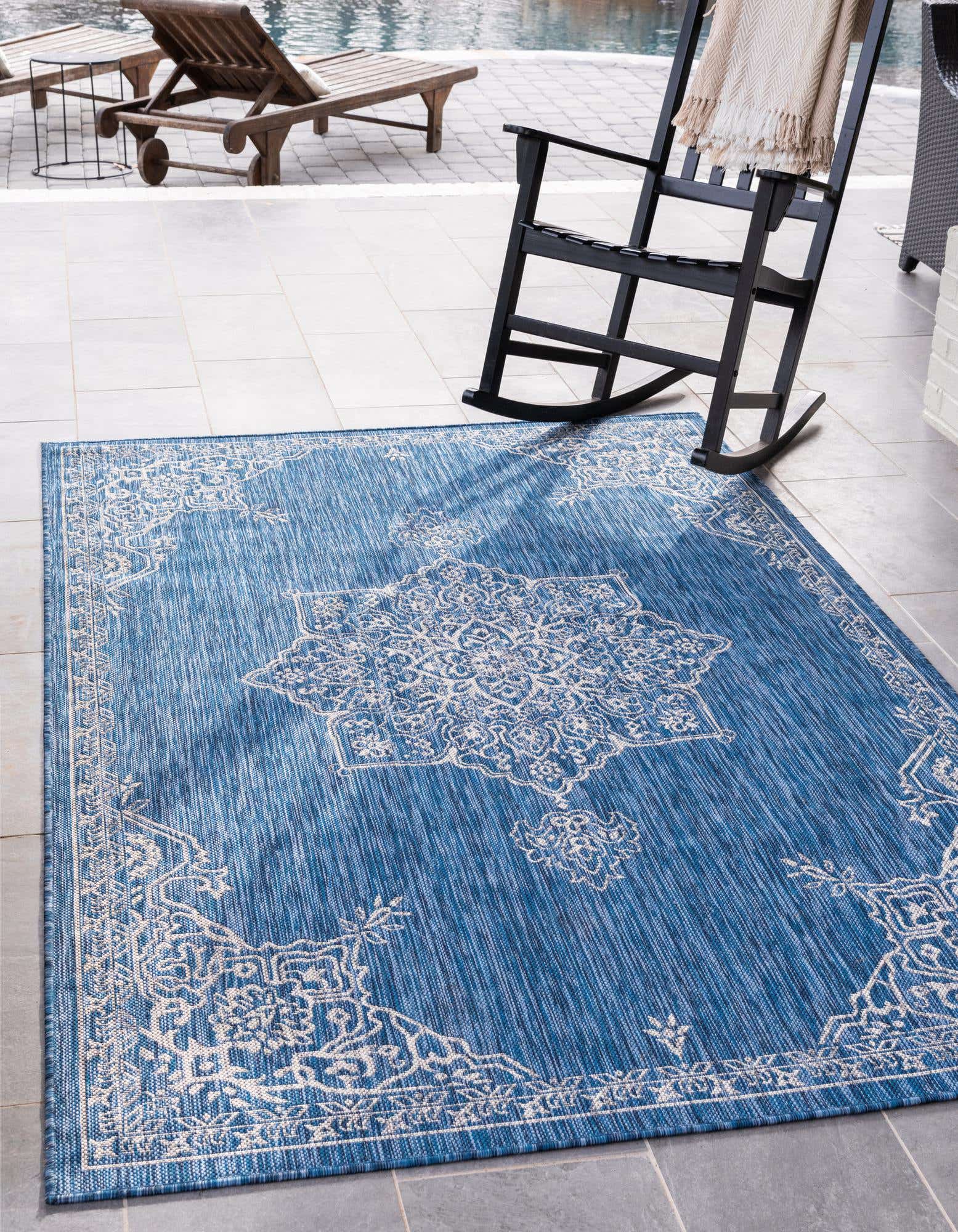 Detail image of 185cm x 275cm Traditional Indoor / Outdoor Alfombra