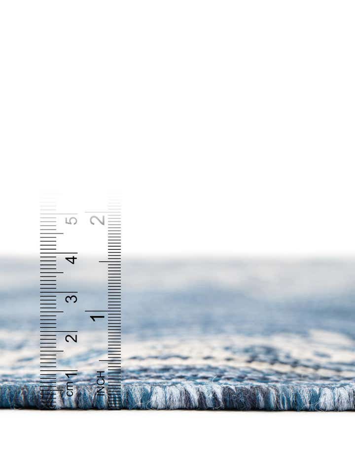 6' x 9' Easy-Clean Traditional Indoor / Outdoor Rug