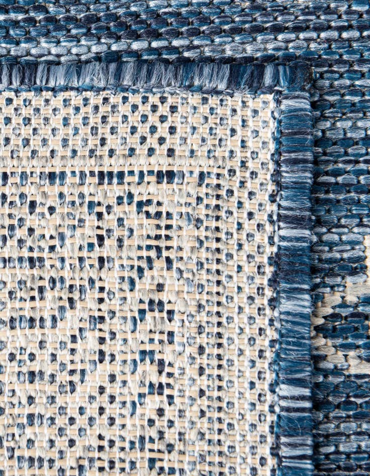 Detail image of 4' x 6'  Washable Traditional Indoor / Outdoor Rug