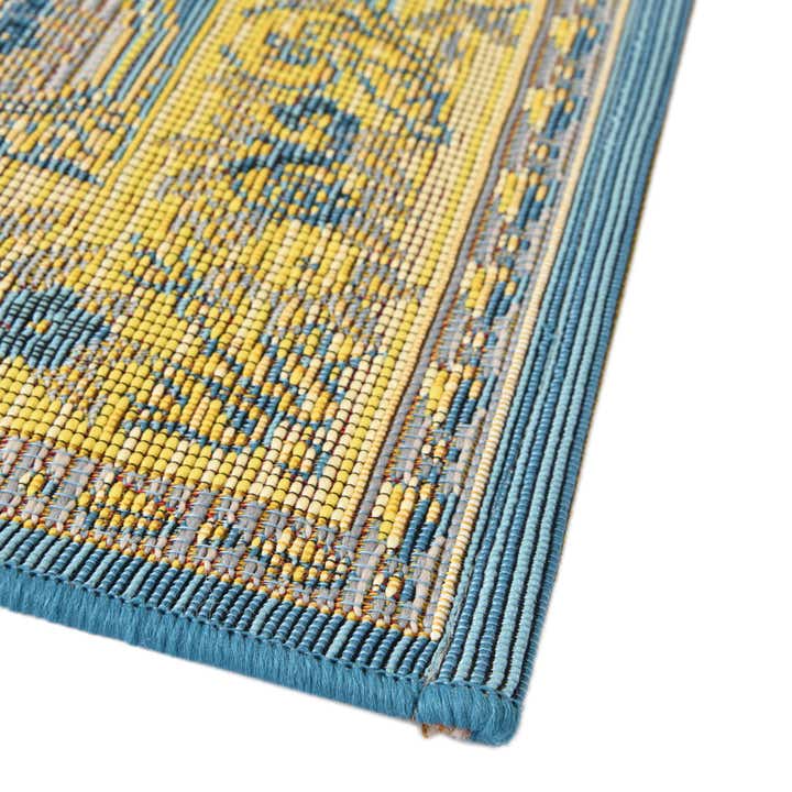 5' 3 x 8' Easy-Clean Traditional Indoor / Outdoor Rug