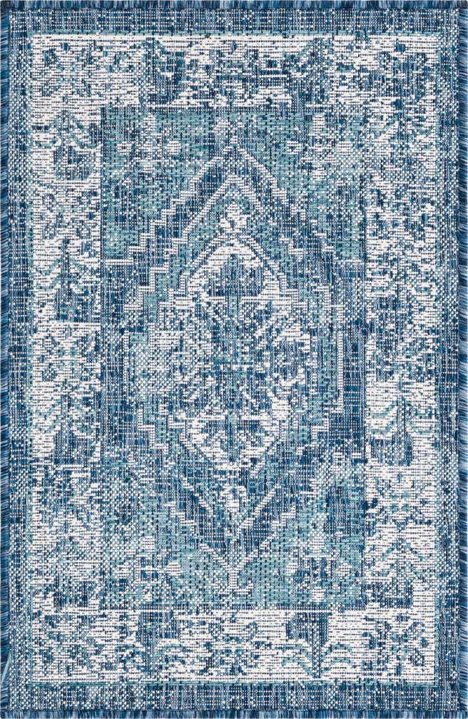 2' x 3' Easy-Clean Traditional Indoor / Outdoor Rug