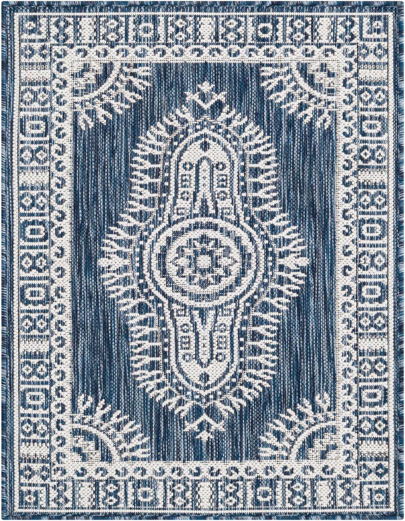 2' x 3' Easy-Clean Traditional Indoor / Outdoor Rug