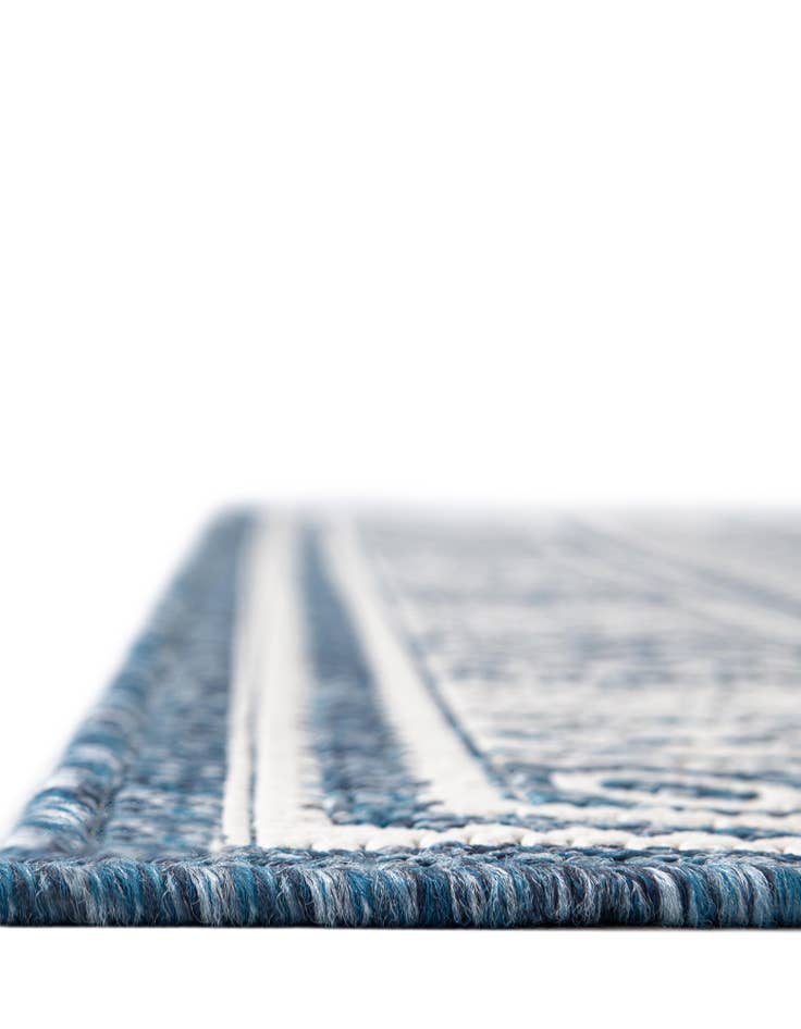 Detail image of 4' x 6'  Washable Traditional Indoor / Outdoor Rug