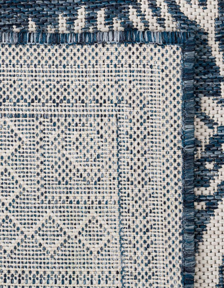 Detail image of 4' x 6'  Washable Traditional Indoor / Outdoor Rug