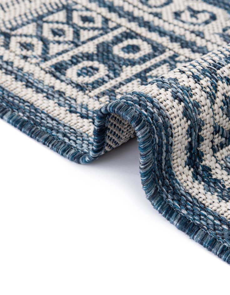 Detail image of 4' x 6'  Washable Traditional Indoor / Outdoor Rug