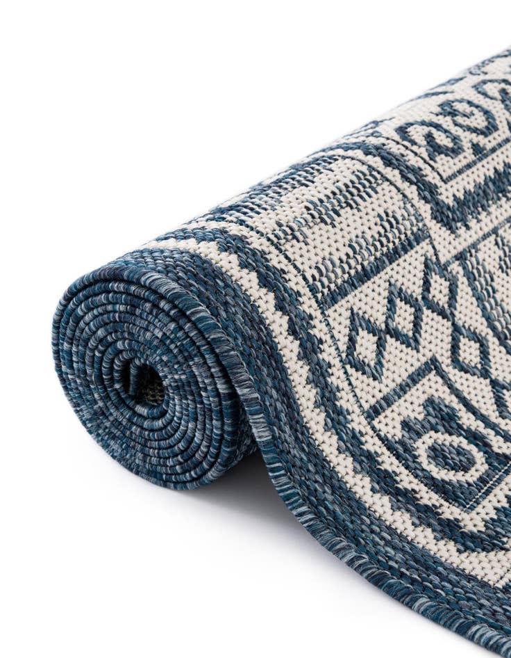 Detail image of 4' x 6'  Washable Traditional Indoor / Outdoor Rug