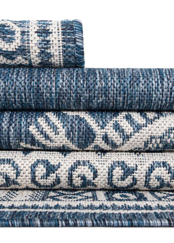 7' 10 x 10' Easy-Clean Traditional Indoor / Outdoor Rug