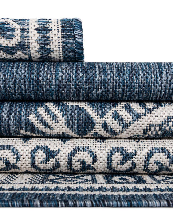 Detail image of 7' 10 x 10' Easy-Clean Traditional Indoor / Outdoor Rug