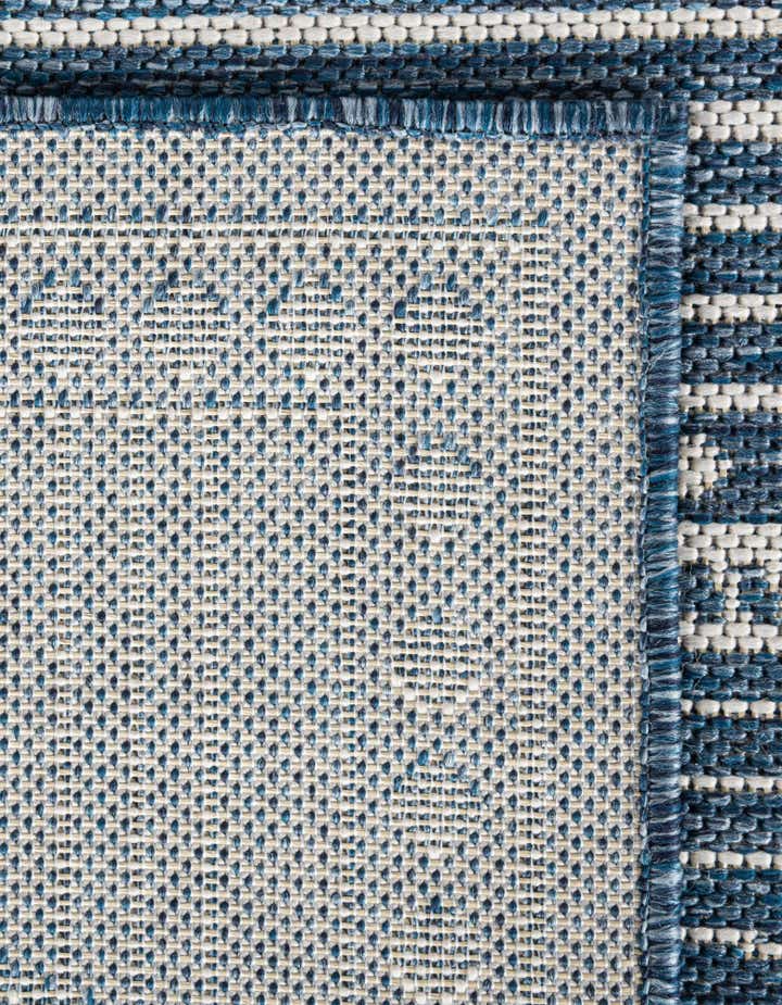 6' x 9' Easy-Clean Traditional Indoor / Outdoor Rug