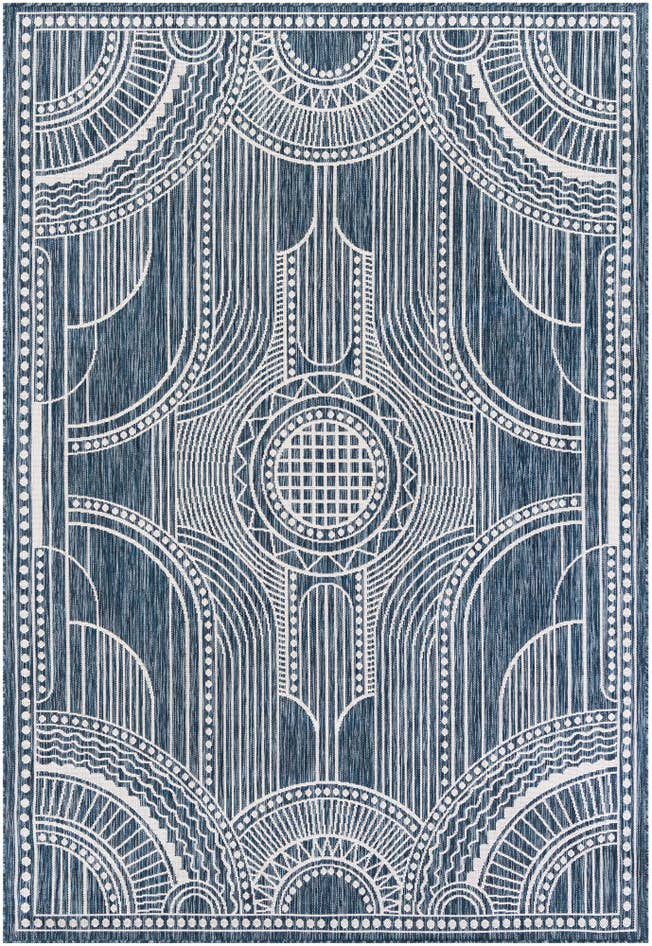 Detail image of 6' x 9' Easy-Clean Traditional Indoor / Outdoor Rug