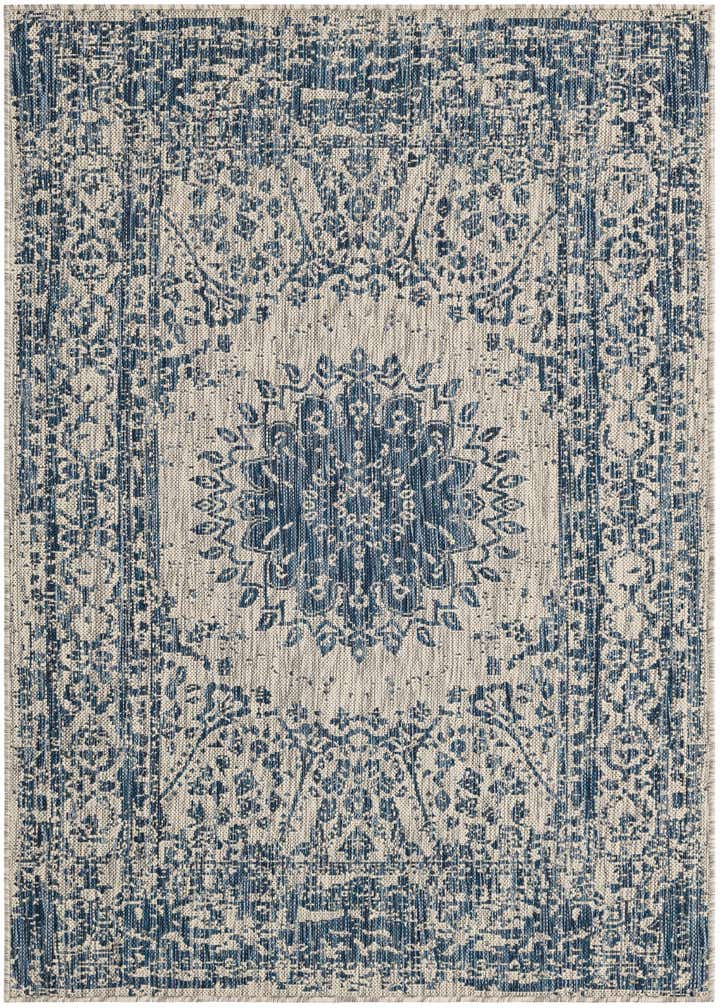 4' x 6' Easy-Clean Traditional Indoor / Outdoor Rug