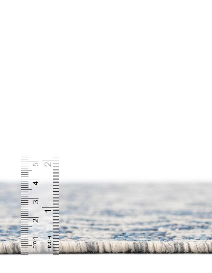 Detail image of 5' 3 x 7' Easy-Clean Traditional Indoor / Outdoor Rug