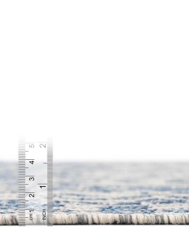 5' 3 x 7' Easy-Clean Traditional Indoor / Outdoor Rug