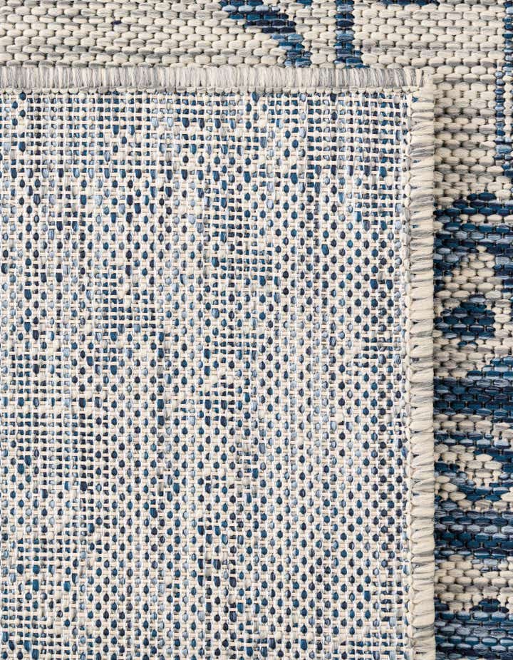 5' 3 x 7' Easy-Clean Traditional Indoor / Outdoor Rug