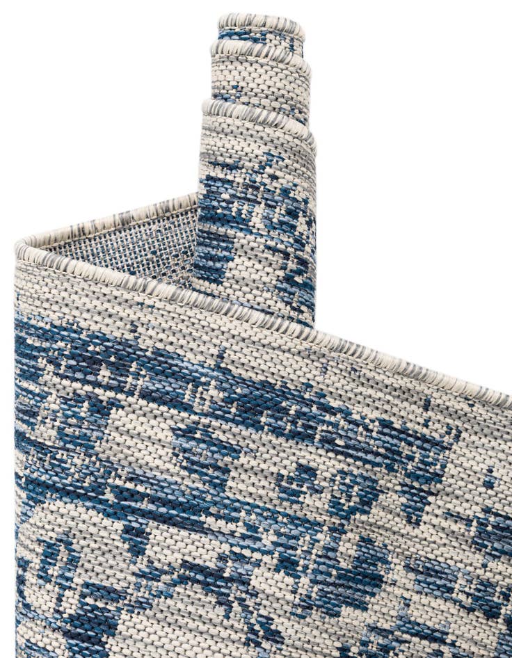 Detail image of 7' 10 x 10'  Washable Traditional Indoor / Outdoor Rug