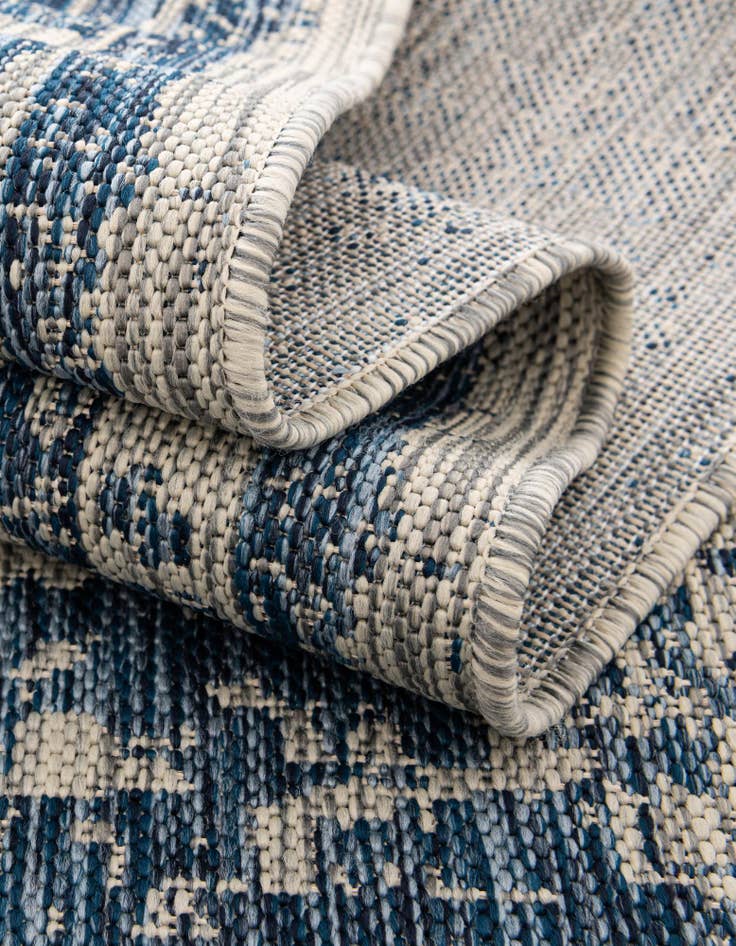 Detail image of 7' 10 x 10'  Washable Traditional Indoor / Outdoor Rug