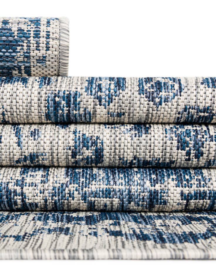 Detail image of 7' 10 x 10'  Washable Traditional Indoor / Outdoor Rug