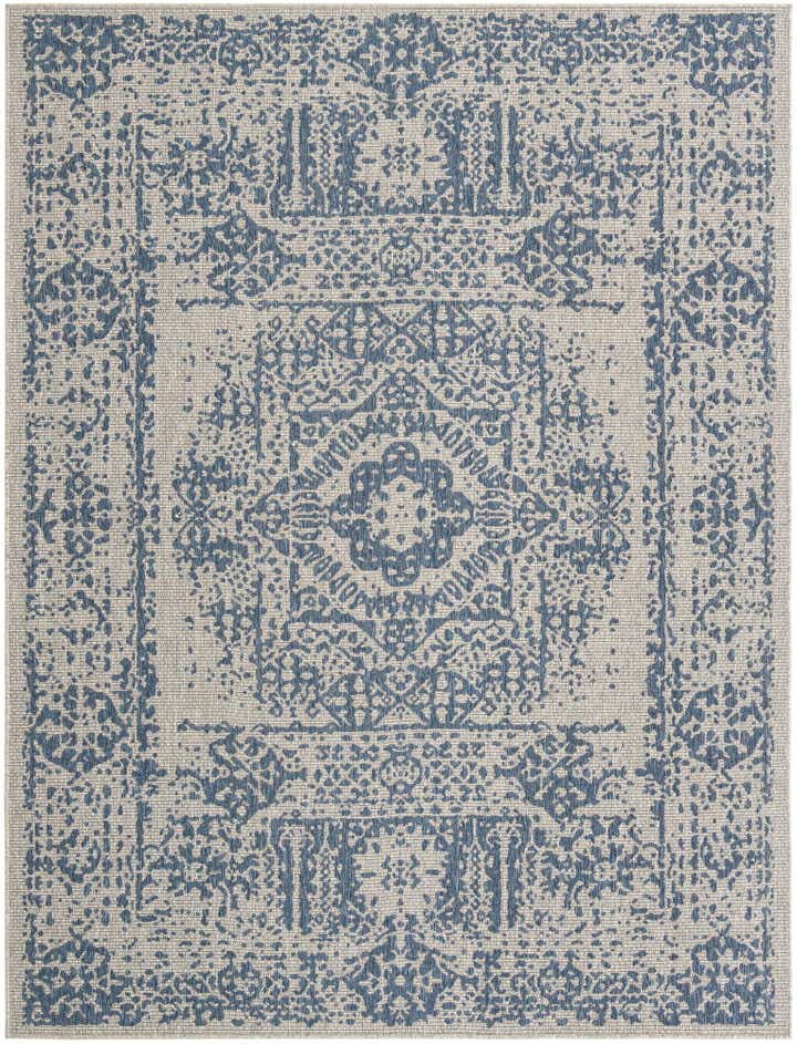 7' 10 x 10' Easy-Clean Traditional Indoor / Outdoor Rug