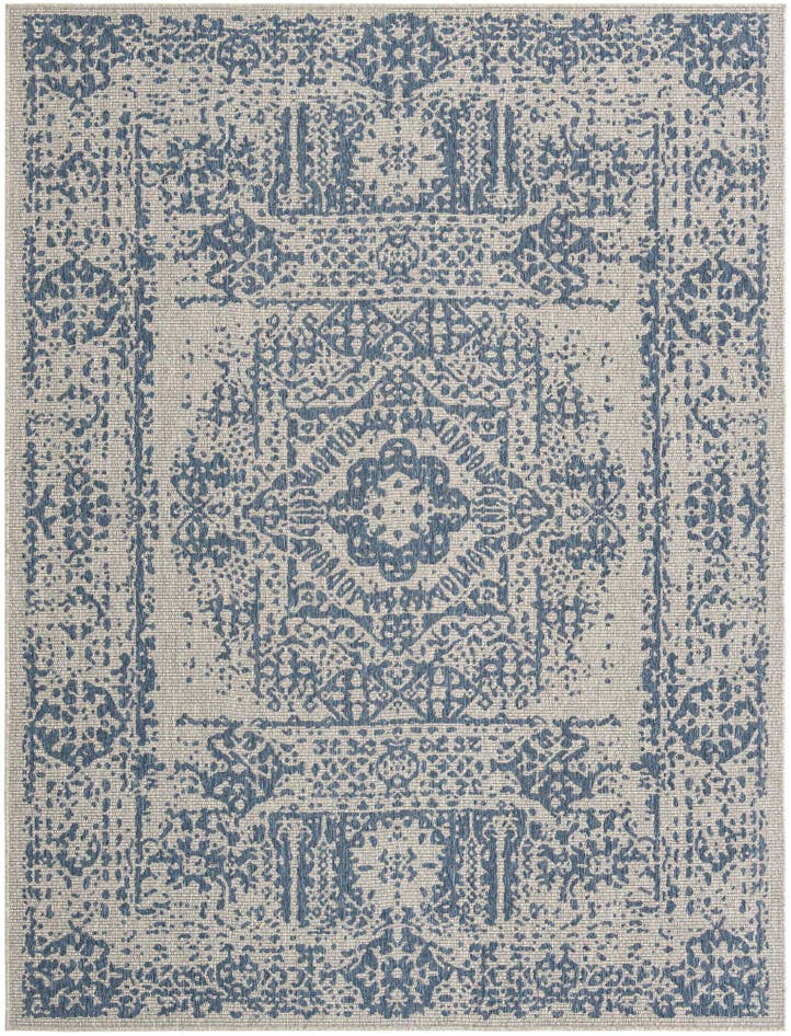 Detail image of 7' 10 x 10' Easy-Clean Traditional Indoor / Outdoor Rug