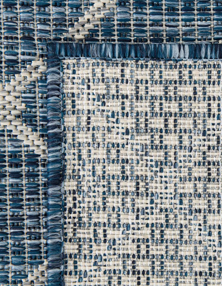 Detail image of 4' x 6' Easy-Clean Trellis Indoor / Outdoor Rug