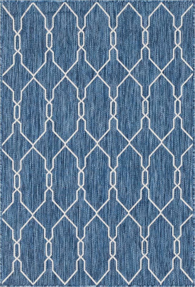 Detail image of 4' x 6' Easy-Clean Trellis Indoor / Outdoor Rug