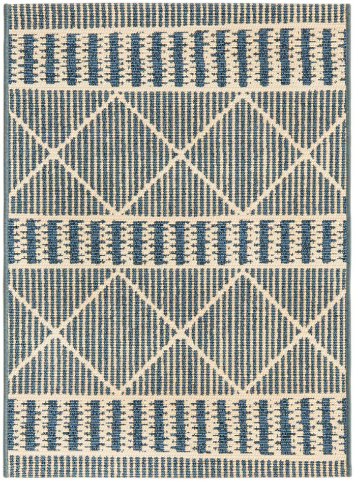 Detail image of 2' x 3' Easy-Clean Trellis Indoor / Outdoor Rug