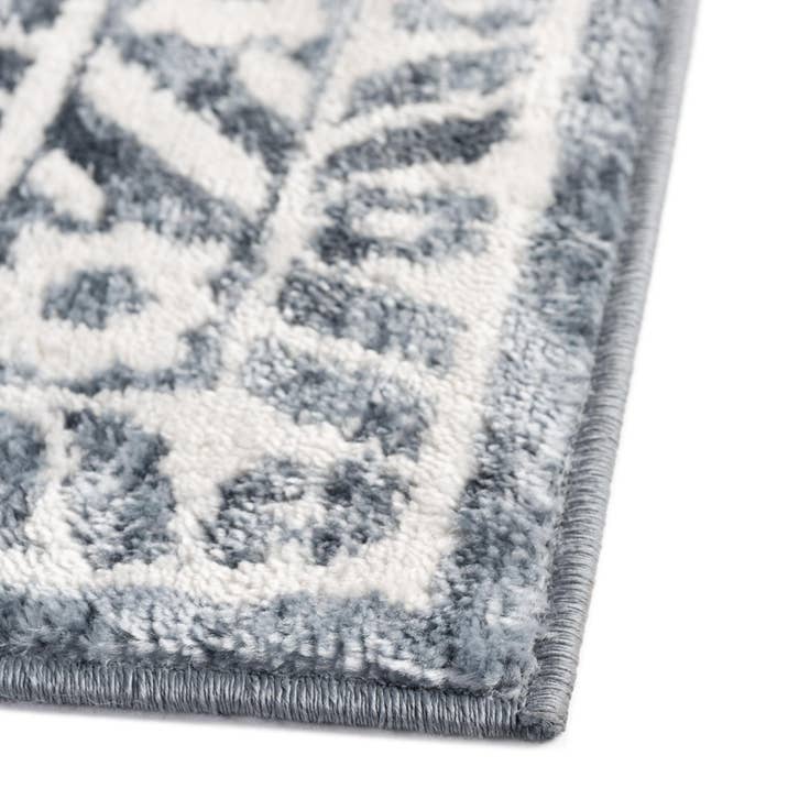 Detail image of 2' x 3' Oxford Rug