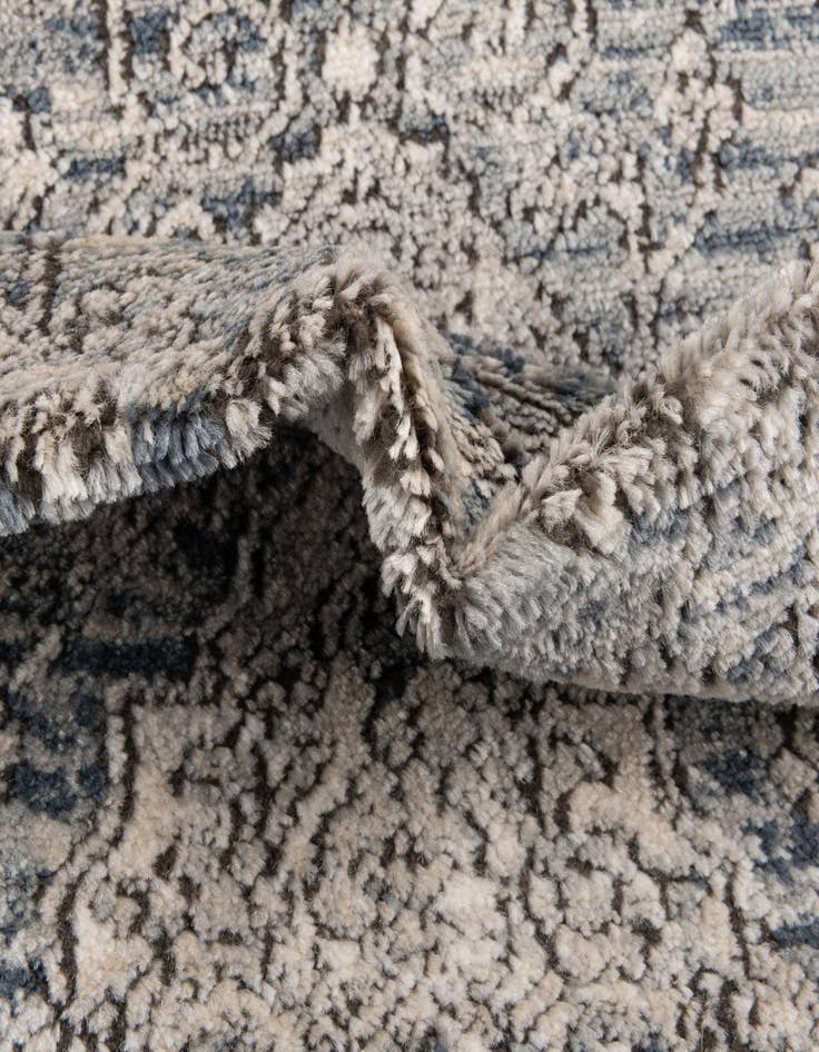 Detail image of 6' x 9' Prism Rug