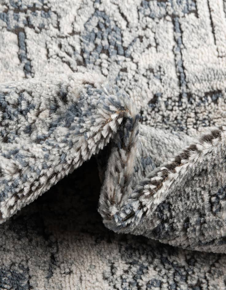 Detail image of 6' x 9' Prism Rug