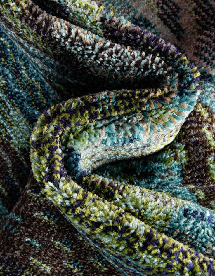 Detail image of 8' x 10'  Washable Santa Fe Rug