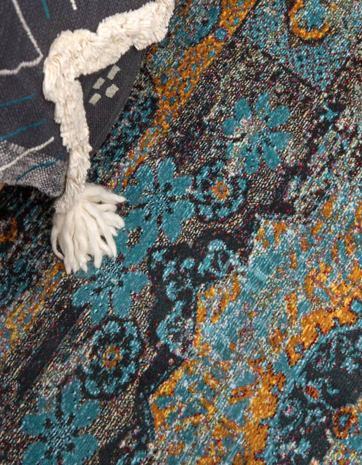 Detail image of 2' 2 x 3' Santiago Rug