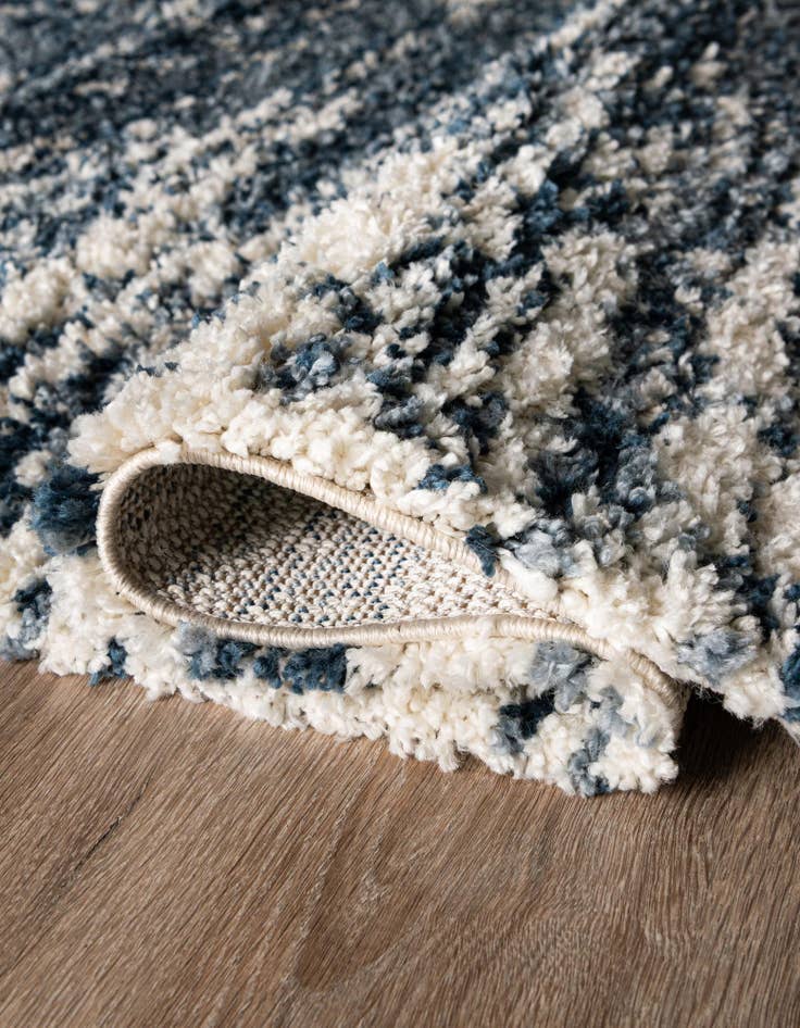 Detail image of 7' x 10' Serenity Shag Rug