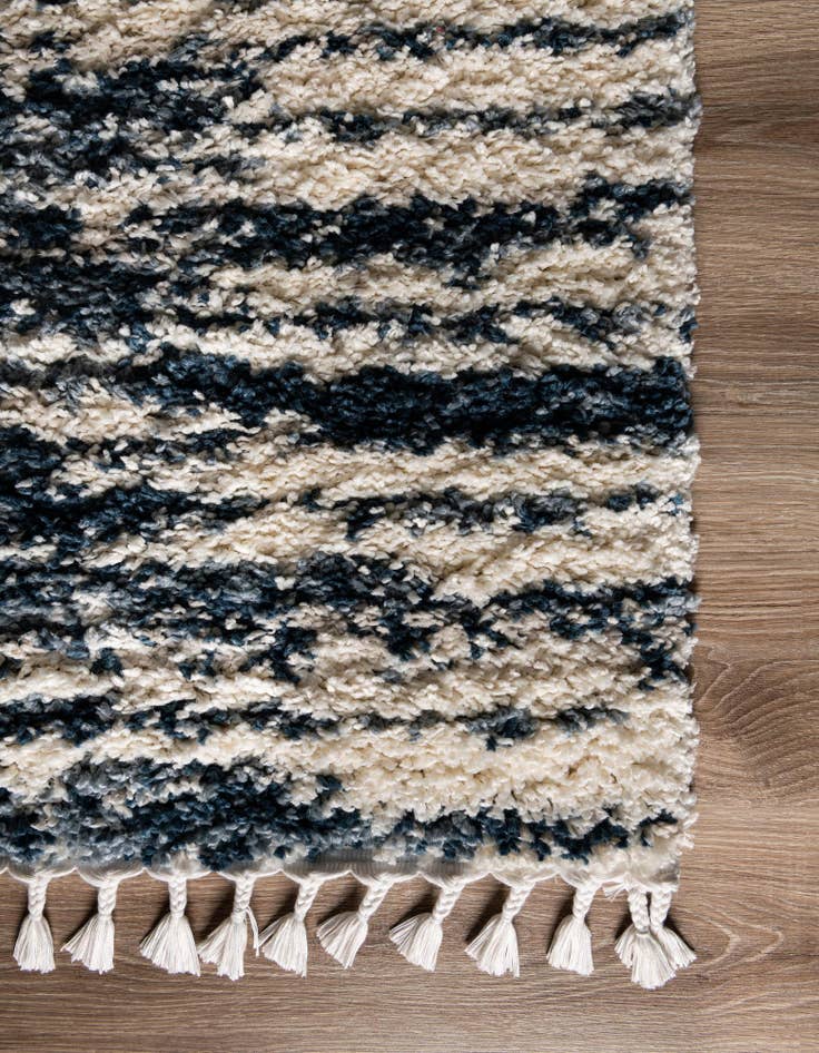 Detail image of 7' x 10' Serenity Shag Rug