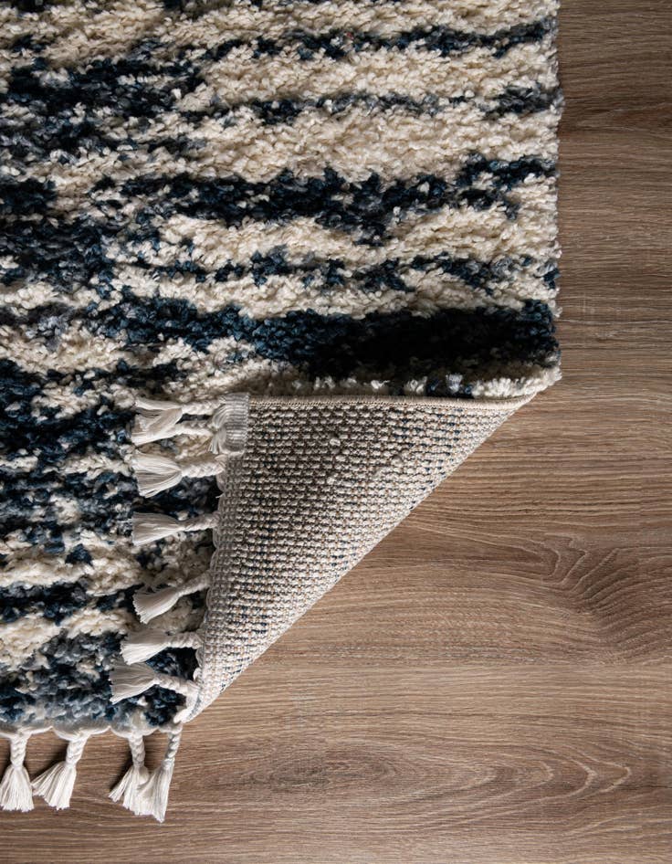 Detail image of 7' x 10' Serenity Shag Rug