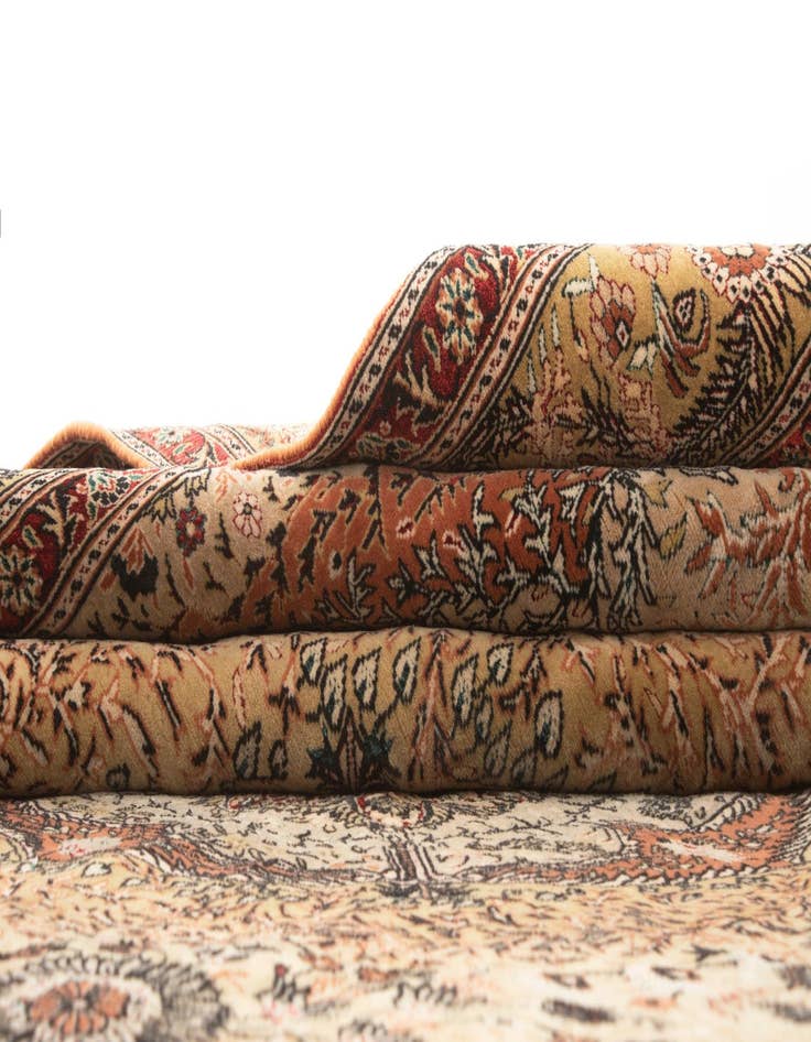 Detail image of 6' 3 x 9' 11 Tabriz Rug