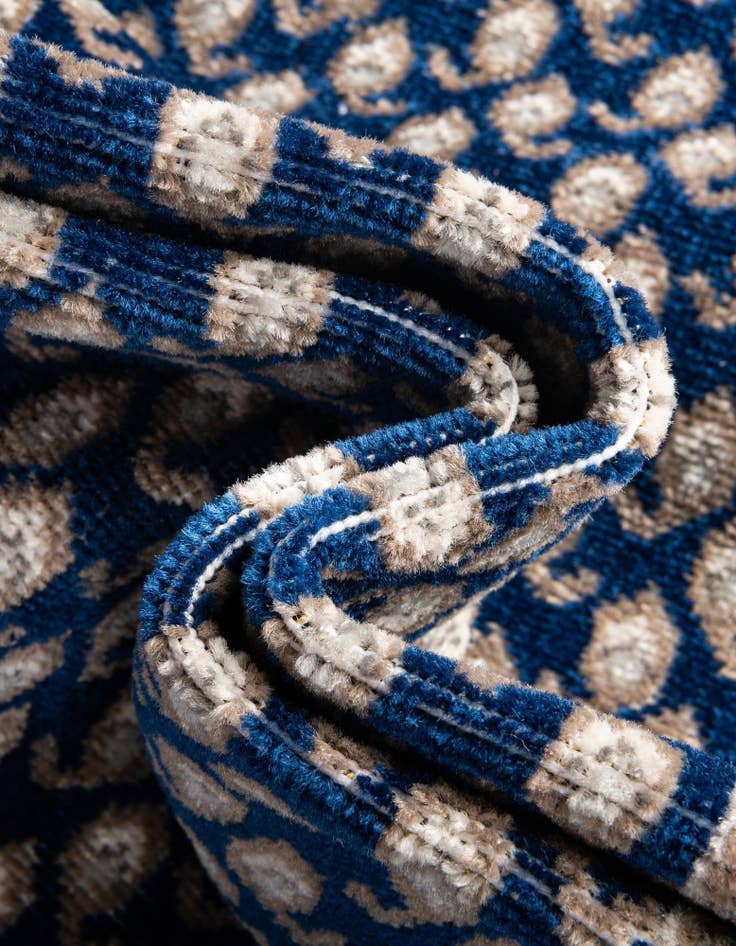 Detail image of 7' x 10' Tribeca Rug