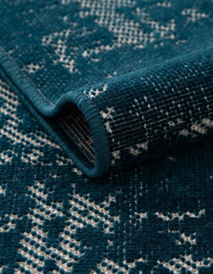 Detail image of 4' x 6' Valencia Rug