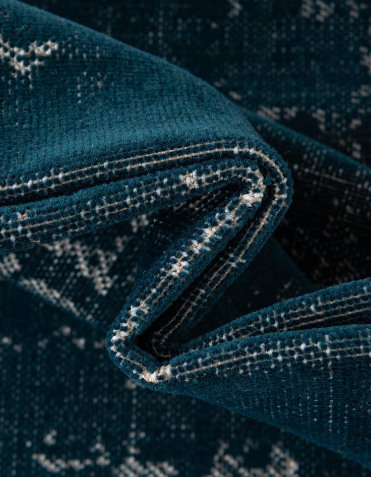 Detail image of 4' x 6' Valencia Rug