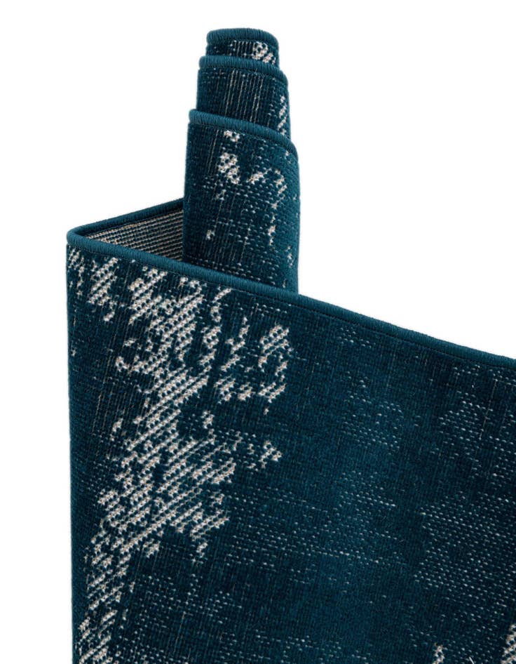 Detail image of 4' x 6' Valencia Rug