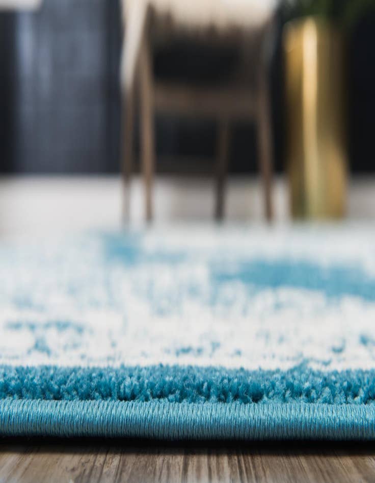 Detail image of 5' x 8' Venice Rug