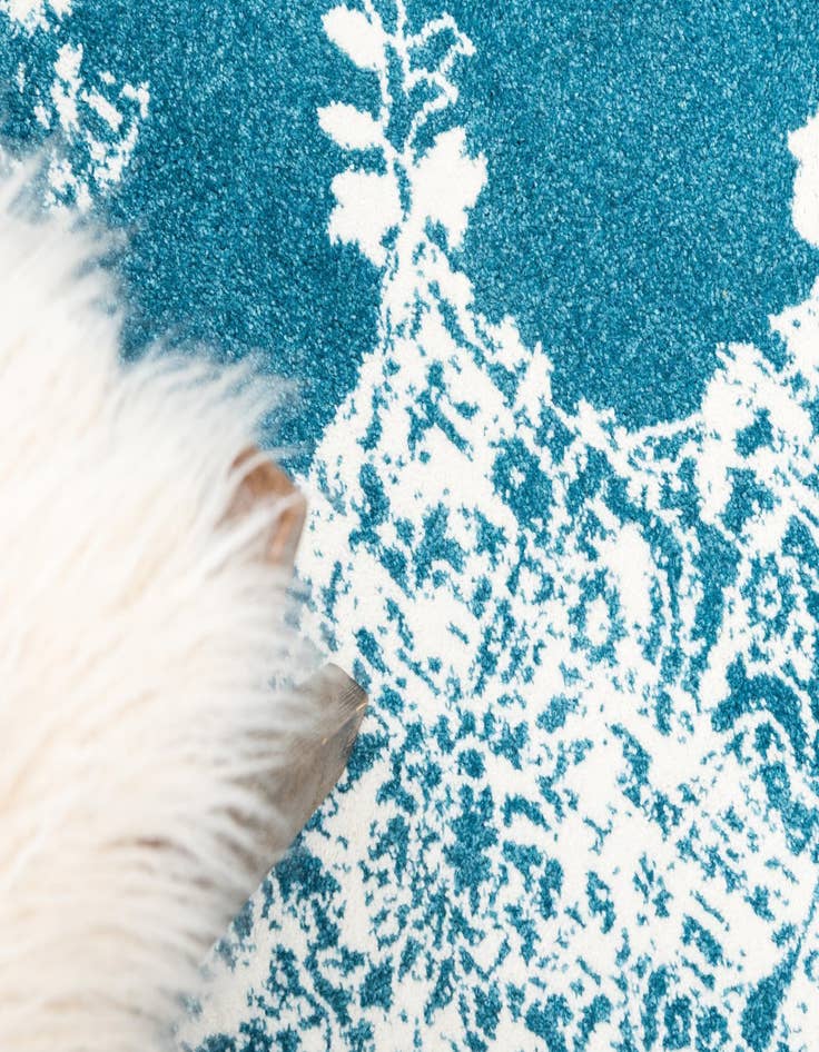 Detail image of 5' x 8' Venice Rug