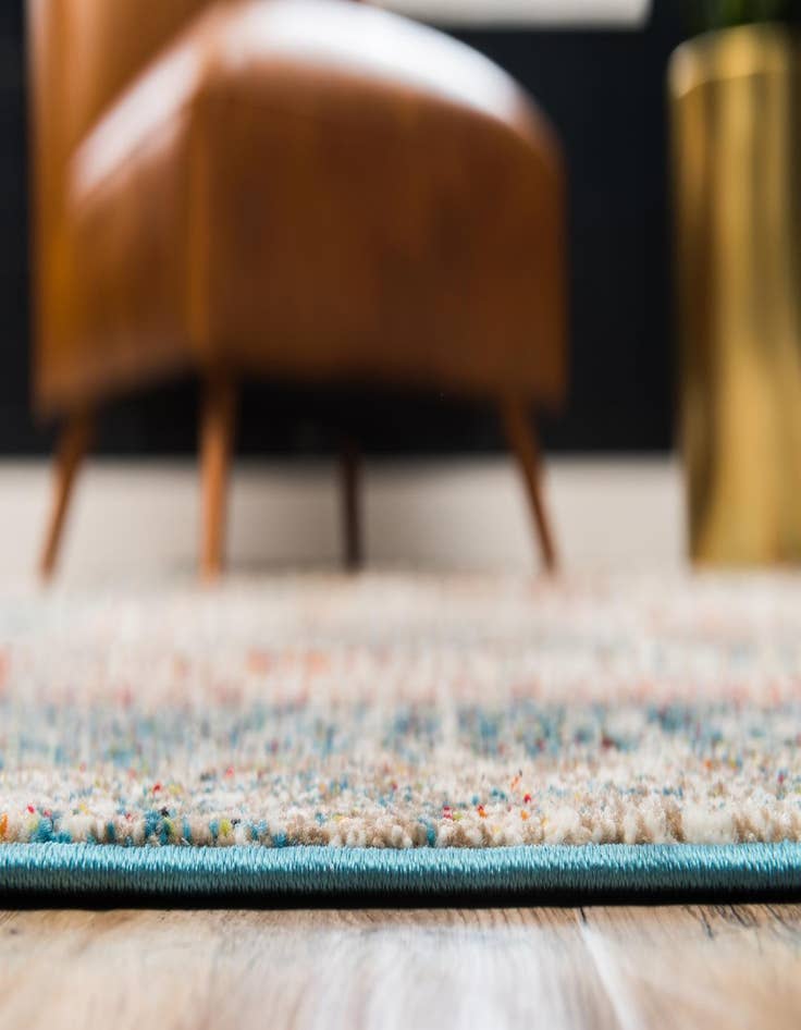 Detail image of 5' x 8' Venice Rug