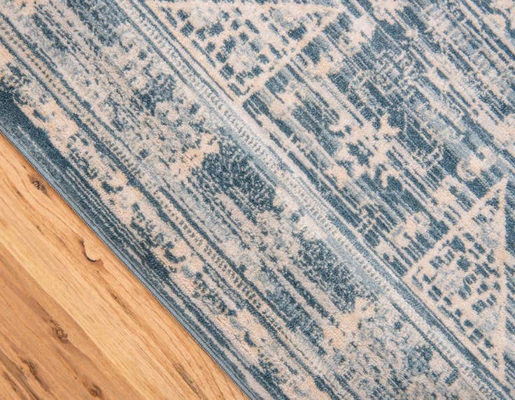 Detail image of 3' 3 x 5' 3 Victoria Rug